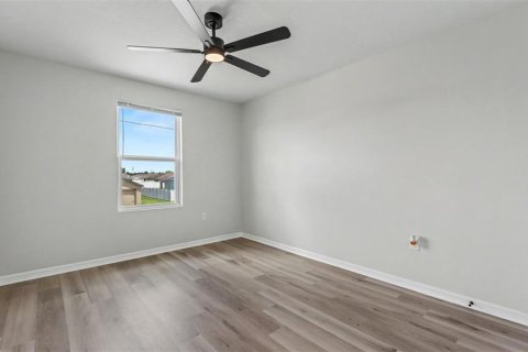 House in Poinciana, Florida 4 bedrooms, 189.52 sq.m. № 2339109 - photo 17