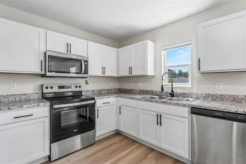 House in Poinciana, Florida 4 bedrooms, 189.52 sq.m. № 2339109 - photo 4
