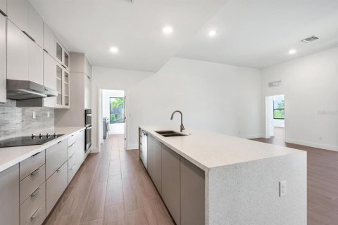 Купить виллу или дом в Пунта-Горда, Флорида 8 комнат, 218.41м2, № 1579027 - фото 11