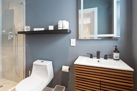 Casa en alquiler en Miami, Florida, 1 dormitorio, 214.14 m2 № 1867317 - foto 8