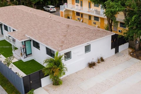 Casa en alquiler en Miami, Florida, 1 dormitorio, 214.14 m2 № 1867317 - foto 1