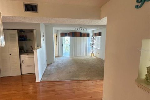 Condo in Saint Petersburg, Florida, 2 bedrooms  № 1824549 - photo 6