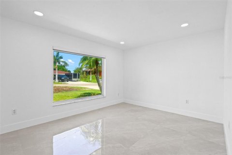 House in Punta Gorda, Florida 2 bedrooms, 129.32 sq.m. № 1852569 - photo 29