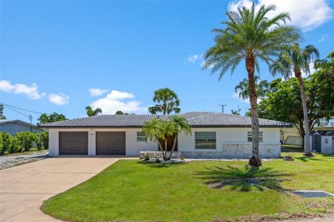 House in Punta Gorda, Florida 2 bedrooms, 129.32 sq.m. № 1852569 - photo 1
