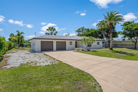 House in Punta Gorda, Florida 2 bedrooms, 129.32 sq.m. № 1852569 - photo 2