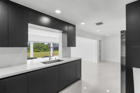House in Punta Gorda, Florida 2 bedrooms, 129.32 sq.m. № 1852569 - photo 19