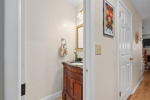 Condo in Winter Park, Florida, 2 bedrooms  № 2393890 - photo 8