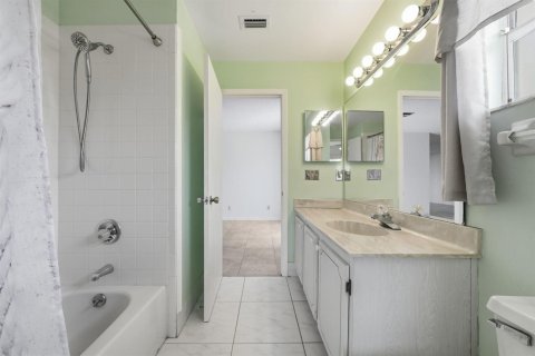 Condo in St. Lucie, Florida, 2 bedrooms № 2254552 - photo 19