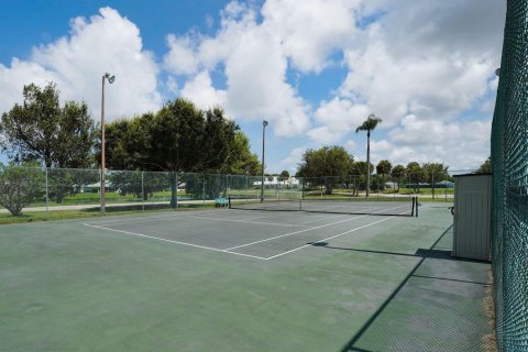 Condo in St. Lucie, Florida, 2 bedrooms № 2254552 - photo 27