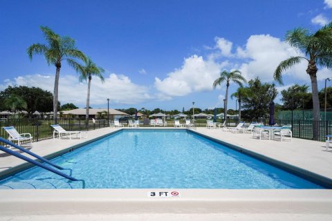 Condo in St. Lucie, Florida, 2 bedrooms № 2254552 - photo 25