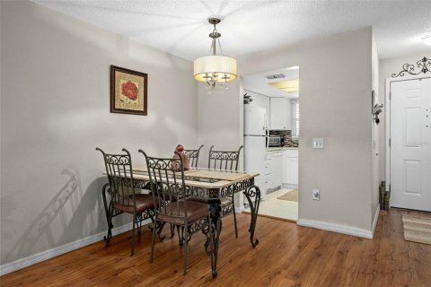 Condo in New Port Richey, Florida, 2 bedrooms № 2099605 - photo 14
