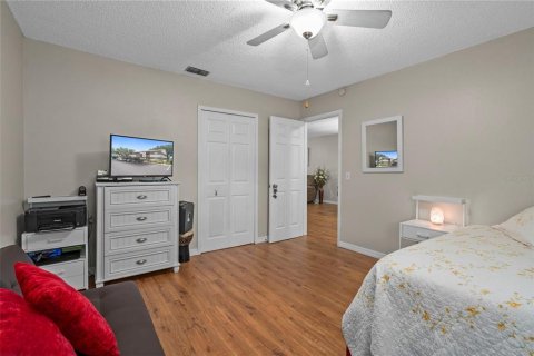 Condo in New Port Richey, Florida, 2 bedrooms № 2099605 - photo 18
