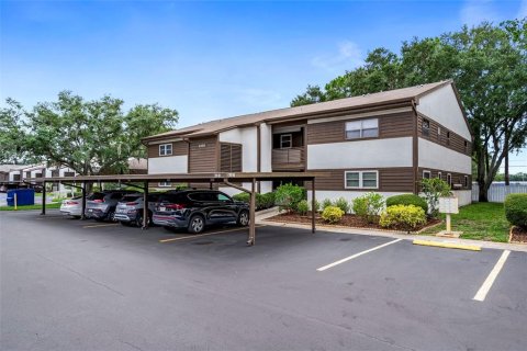 Condo in New Port Richey, Florida, 2 bedrooms № 2099605 - photo 2