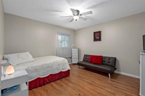 Condo in New Port Richey, Florida, 2 bedrooms № 2099605 - photo 17