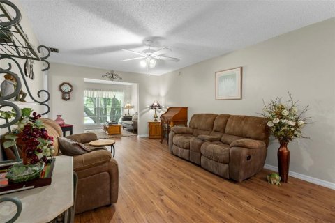 Condo in New Port Richey, Florida, 2 bedrooms № 2099605 - photo 8