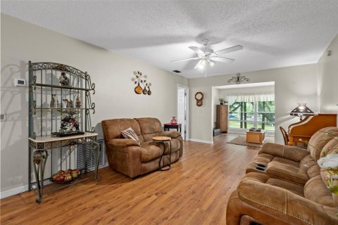 Condo in New Port Richey, Florida, 2 bedrooms № 2099605 - photo 9