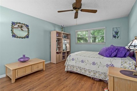 Condo in New Port Richey, Florida, 2 bedrooms № 2099605 - photo 22