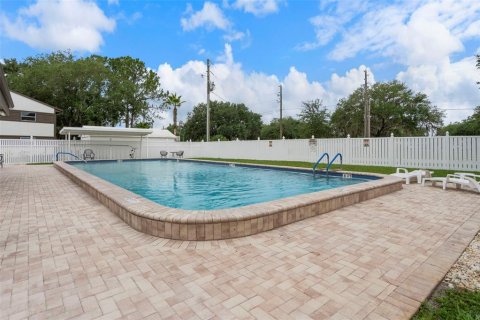 Condo in New Port Richey, Florida, 2 bedrooms № 2099605 - photo 3