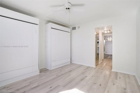 Condominio en venta en Pompano Beach, Florida, 2 dormitorios, 133.78 m2 № 1964208 - foto 16