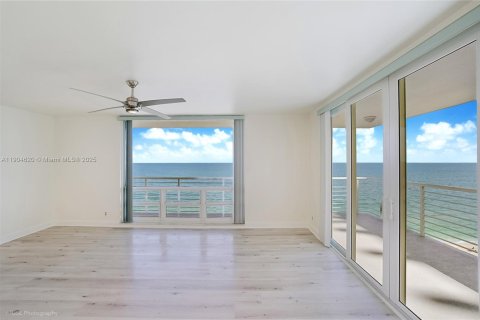 Condominio en venta en Pompano Beach, Florida, 2 dormitorios, 133.78 m2 № 1964208 - foto 20