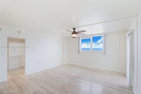 Condominio en venta en Pompano Beach, Florida, 2 dormitorios, 133.78 m2 № 1964208 - foto 13