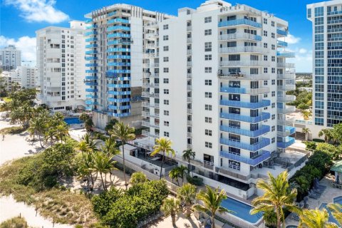 Condominio en venta en Pompano Beach, Florida, 2 dormitorios, 133.78 m2 № 1964208 - foto 3