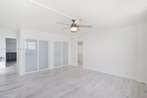Condominio en venta en Pompano Beach, Florida, 2 dormitorios, 133.78 m2 № 1964208 - foto 11