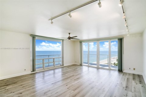 Condominio en venta en Pompano Beach, Florida, 2 dormitorios, 133.78 m2 № 1964208 - foto 18