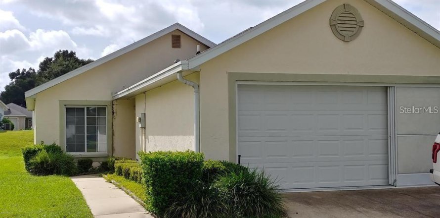 Villa ou maison à Ocala, Floride 2 chambres, 99.03 m2 № 2214235