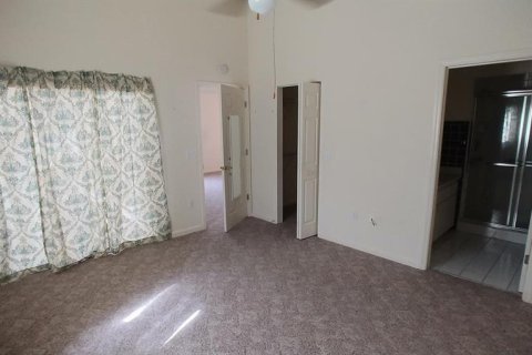 Villa ou maison à louer à Ocala, Floride: 2 chambres, 99.03 m2 № 2214235 - photo 4