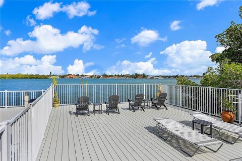 Condo in South Pasadena, Florida, 2 bedrooms  № 2363366