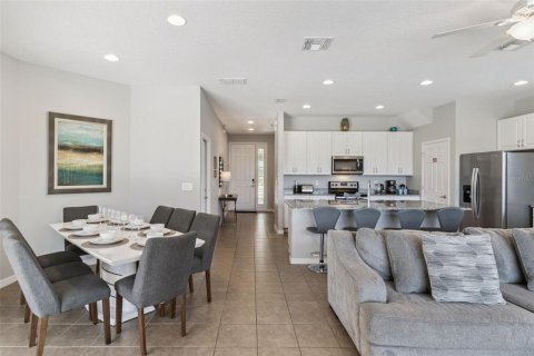 House in Davenport, Florida 5 bedrooms, 227.61 sq.m. № 2391003 - photo 9