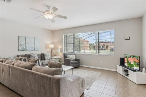 House in Davenport, Florida 5 bedrooms, 227.61 sq.m. № 2391003 - photo 6