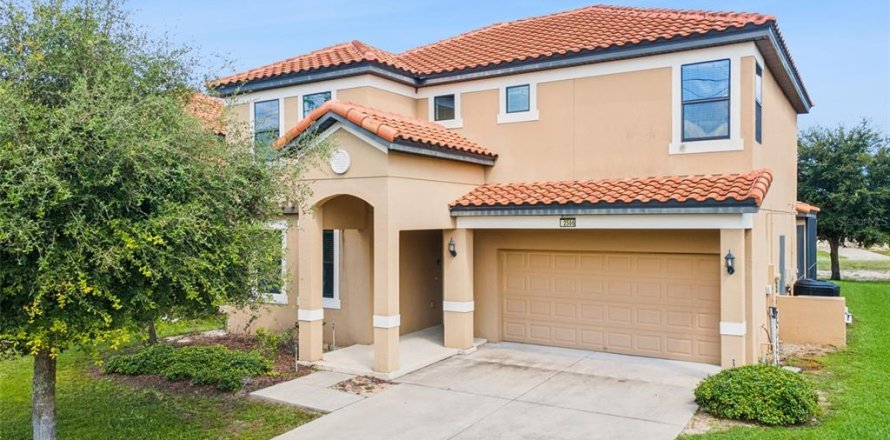 House in Davenport, Florida 5 bedrooms, 227.61 sq.m. № 2391003
