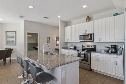 House in Davenport, Florida 5 bedrooms, 227.61 sq.m. № 2391003 - photo 13