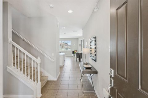 House in Davenport, Florida 5 bedrooms, 227.61 sq.m. № 2391003 - photo 4