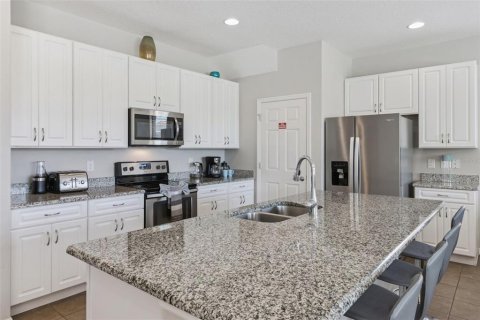 House in Davenport, Florida 5 bedrooms, 227.61 sq.m. № 2391003 - photo 14