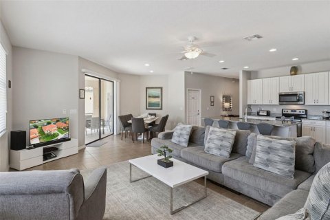 House in Davenport, Florida 5 bedrooms, 227.61 sq.m. № 2391003 - photo 7