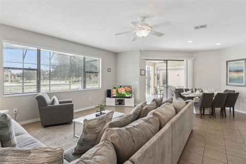 House in Davenport, Florida 5 bedrooms, 227.61 sq.m. № 2391003 - photo 8