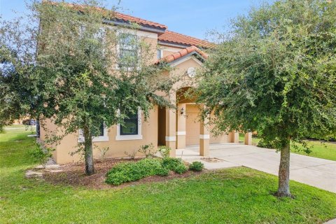 House in Davenport, Florida 5 bedrooms, 227.61 sq.m. № 2391003 - photo 2