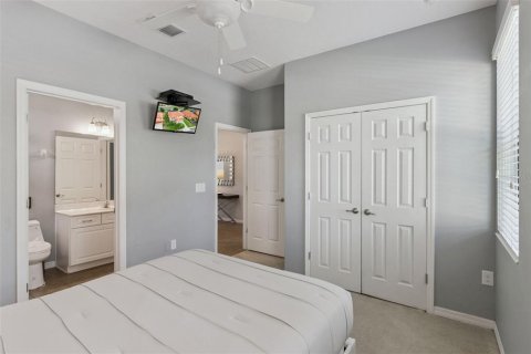 House in Davenport, Florida 5 bedrooms, 227.61 sq.m. № 2391003 - photo 21