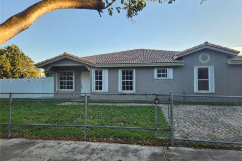 Villa ou maison à louer à Homestead, Floride: 3 chambres, 107.02 m2 № 1973676 - photo 1