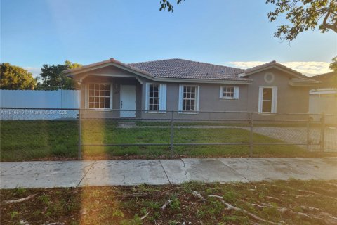 Villa ou maison à louer à Homestead, Floride: 3 chambres, 107.02 m2 № 1973676 - photo 2