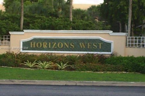 Condo in Miami, Florida, 3 bedrooms  № 2035554