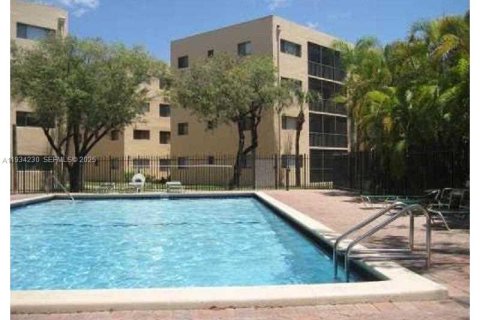 Condo in Miami, Florida, 3 bedrooms  № 2035554 - photo 21