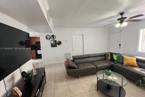 Condo in Miami, Florida, 3 bedrooms  № 2035554 - photo 3