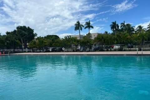 Condo in Miami, Florida, 3 bedrooms  № 2035554 - photo 20