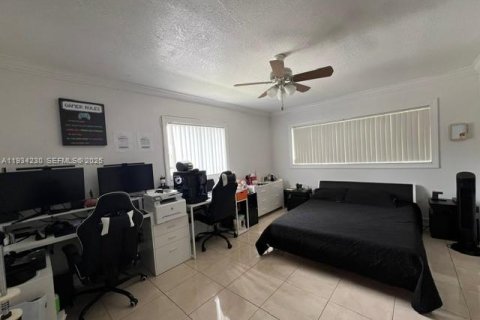 Condo in Miami, Florida, 3 bedrooms  № 2035554 - photo 11