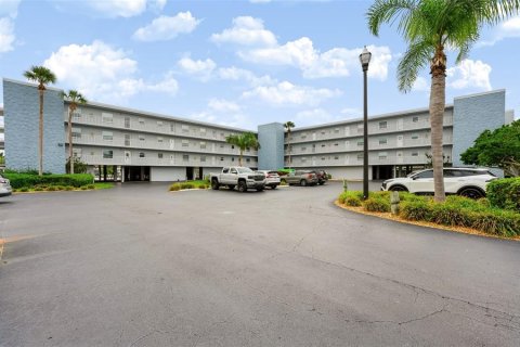 Copropriété à vendre à Saint Petersburg, Floride: 2 chambres, 103.12 m2 № 2409879 - photo 27