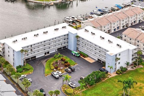 Condo in Saint Petersburg, Florida, 2 bedrooms  № 2409879
